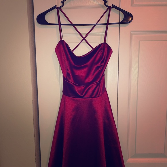 Backless short red Windsor dress - Picture 1 of 5